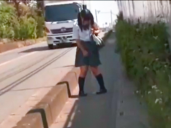 【JKレイプ】逃げ場なしのバスの中でリモバを仕込まれた美少女…限界突破した潮吹きまんこに肉棒ぶち込まれ豪快なエビ反り絶頂！