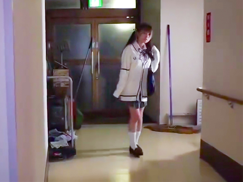 【ＪＫレイプ】泣きわめく制服女子高生を鬼畜男達が凌辱輪姦！そそり勃ったオチンポをオマンコに激しく突きまくり中出し！