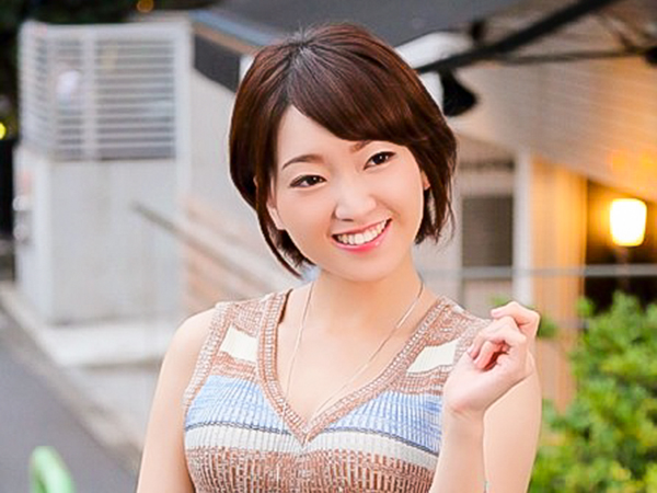 【素人ナンパ】綺麗な奥さんが生チンポに感じまくり！旦那よりも気持ちいいセックスに膣奥大洪水＆ザーメン種付け！